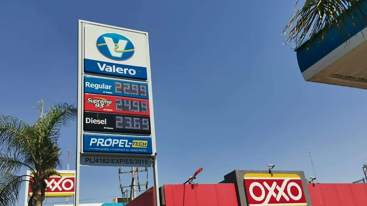 Gasolina llega a los 25 pesos por litro